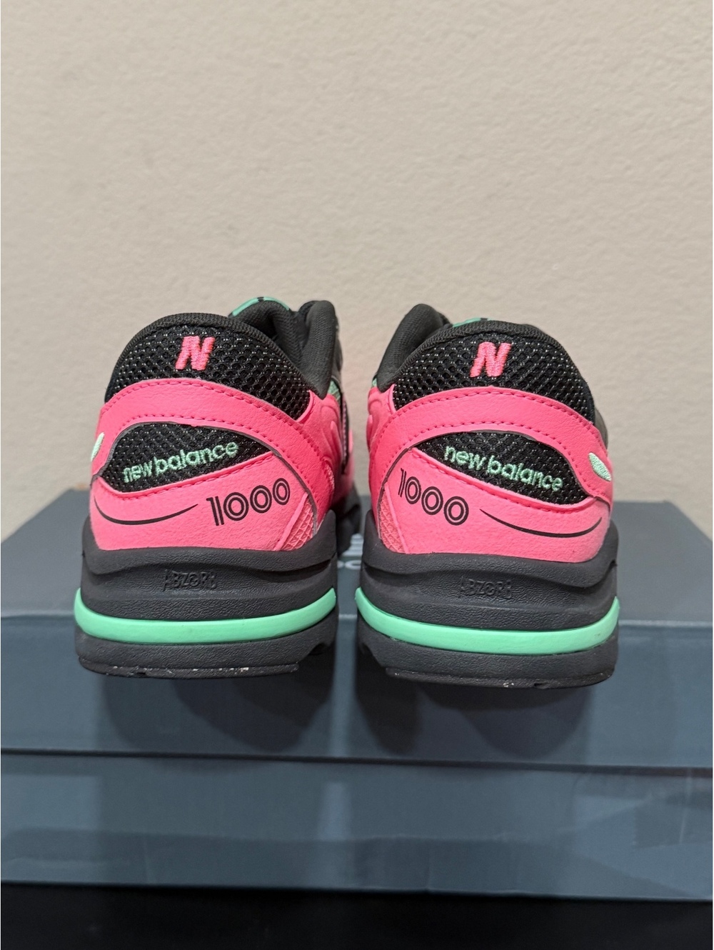 Size 7Y/8.5 Women - New Balance 1000 GS “Black Pink” - Picture 5 of 6